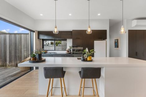 Photo of property in 1156a South Road, Oakura, 4314