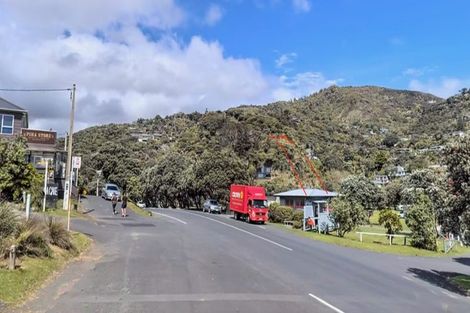 Photo of property in 52 Seaview Road, Piha, 0772