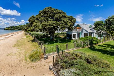 Photo of property in 30 Oxford Terrace, Coromandel, 3506