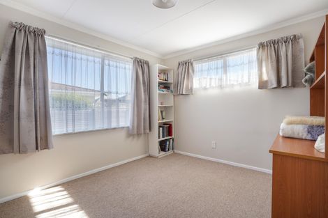 Photo of property in 8 Purdie Place, Milson, Palmerston North, 4414