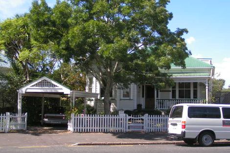 Photo of property in 111 Queen Street, Northcote Point, Auckland, 0627