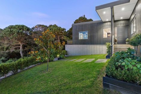 Photo of property in 30a Bernard Magnus Lane, Greenhithe, Auckland, 0632