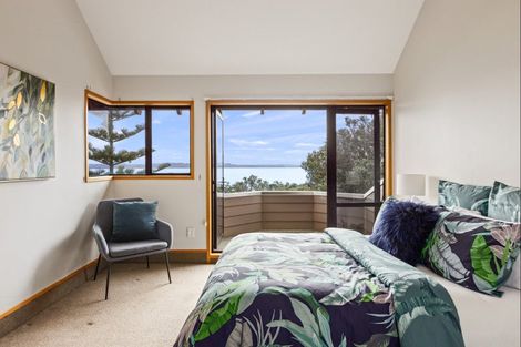 Photo of property in 26 The Crescent, Tindalls Beach, Whangaparaoa, 0930