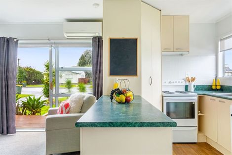 Photo of property in 1/322 Royal Road, Massey, Auckland, 0614