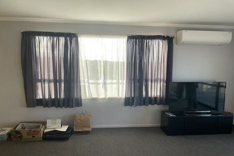Photo of property in 136 Luckens Road, West Harbour, Auckland, 0618