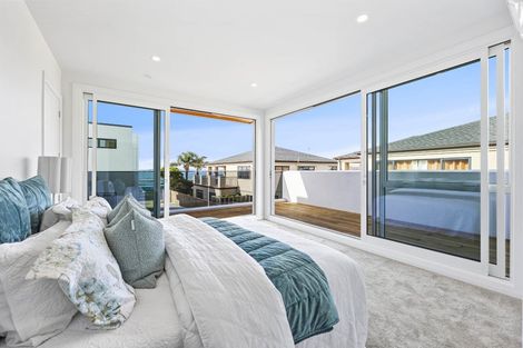 Photo of property in 40a The Esplanade, Eastern Beach, Auckland, 2012