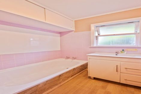 Photo of property in 28 Ellen Street, Manurewa East, Auckland, 2102