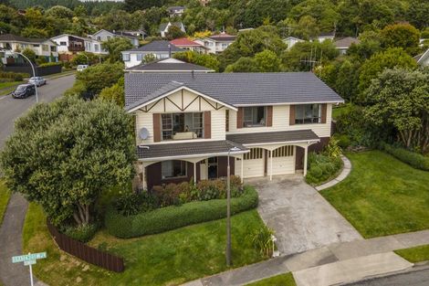 Photo of property in 1 Brasenose Place, Tawa, Wellington, 5028