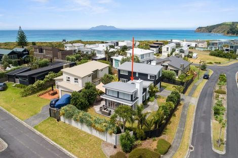 Photo of property in 9 Paraoa Crescent, Omaha, 0986