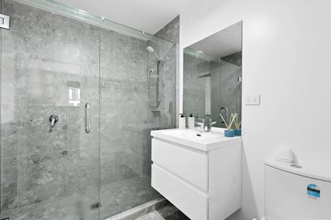 Photo of property in 5/147c Carlisle Road, Northcross, Auckland, 0632