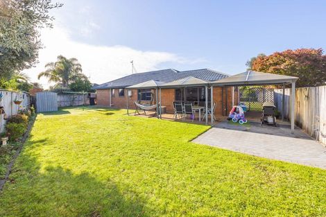 Photo of property in 23 Waiwherowhero Drive, St Andrews, Hamilton, 3200
