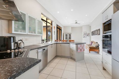 Photo of property in 4 Kingtide Place, Red Beach, 0932