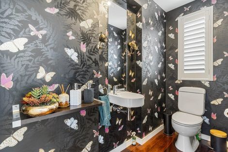 Photo of property in 11a Wernham Place, Northcote, Auckland, 0626