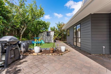 Photo of property in 2/13 Pinewood Grove, Botany Downs, Auckland, 2010