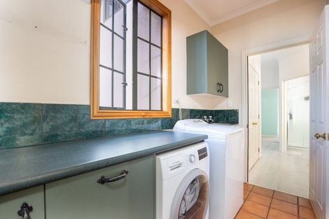 Photo of property in 87 Eliot Street, New Plymouth, 4310