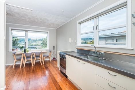 Photo of property in 24 Franklyn Road, Tawa, Wellington, 5028