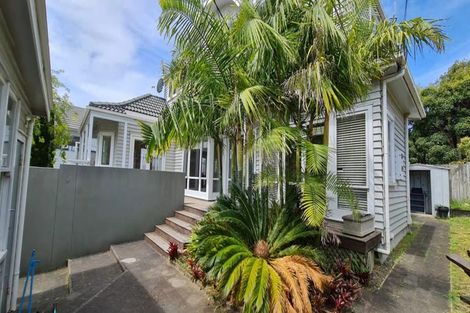 Photo of property in 2a Sylvan Park Avenue, Milford, Auckland, 0620