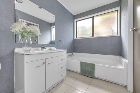 Photo of property in 30 Ransom Smyth Drive, Goodwood Heights, Auckland, 2105