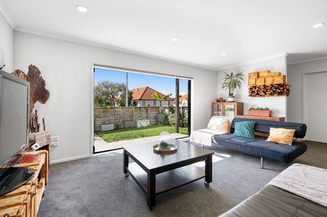 Photo of property in 7a Parkwood Crescent, Gulf Harbour, Whangaparaoa, 0930