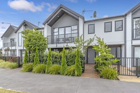 Photo of property in 15 Holmes Hanover Lane, Halswell, Christchurch, 8025