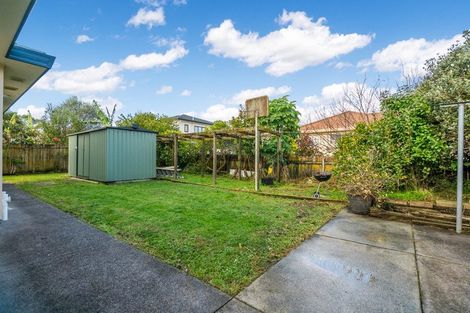Photo of property in 5 Macadamia Close, Goodwood Heights, Auckland, 2105