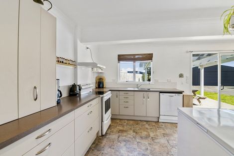 Photo of property in 14 Brown Terrace, Foxton Beach, Foxton, 4815