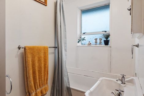 Photo of property in 256b Wellington Road, Wainuiomata, Lower Hutt, 5014