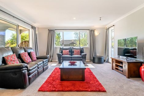 Photo of property in 77 Sunbrae Drive, Silverstream, Upper Hutt, 5019