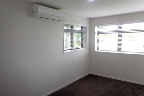 Photo of property in 81 Hobsonville Road, West Harbour, Auckland, 0618