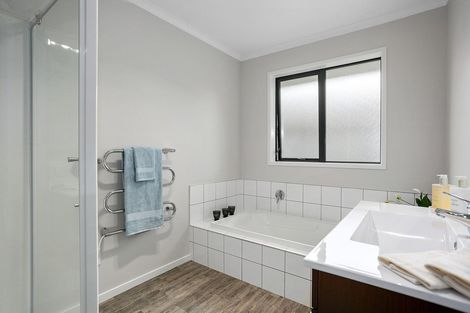 Photo of property in 4 Twin Willow Close, Cambridge, 3434