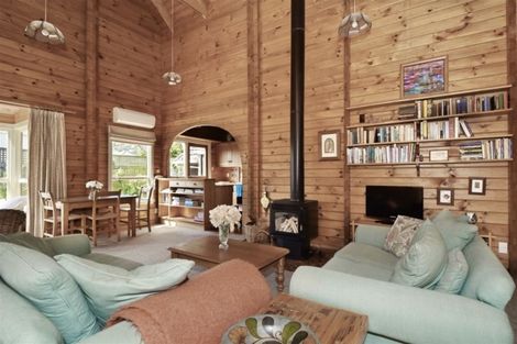 Photo of property in 71 Wiggins Street, Sumner, Christchurch, 8081