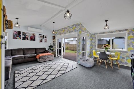 Photo of property in 8 Hughson Place, Opunake, 4616