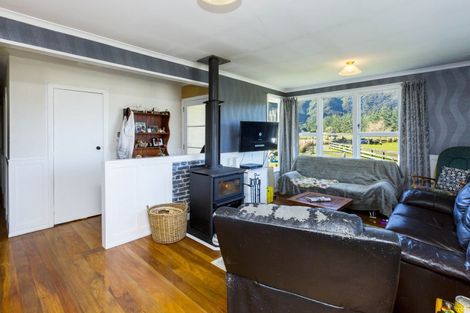 Photo of property in 147 Upper Fitzherbert Road, Wainuiomata, 5373