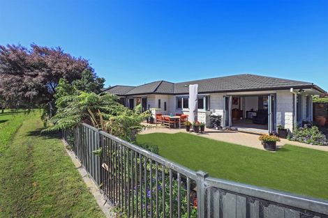 Photo of property in 28 Kensington Drive, Taradale, Napier, 4112