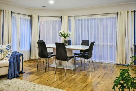 Photo of property in 2 Menen Place, Manurewa, Auckland, 2105