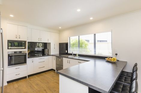 Photo of property in 31 Ruapehu Drive, Fitzherbert, Palmerston North, 4410