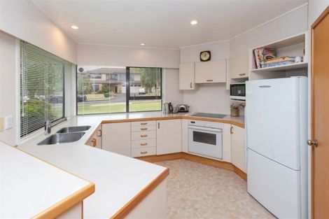 Photo of property in 15 Currell Way, Somerville, Auckland, 2014