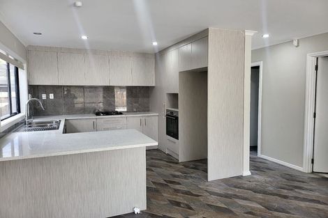 Photo of property in 4b Mirrabooka Avenue, Botany Downs, Auckland, 2010