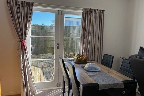 Photo of property in 18 Saulbrey Grove, Woburn, Lower Hutt, 5010