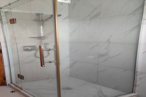 Photo of property in 2 Pandora Place, Pakuranga, Auckland, 2010