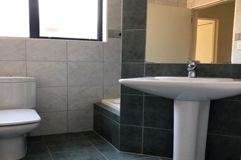 Photo of property in 473 East Coast Road, Murrays Bay, Auckland, 0630