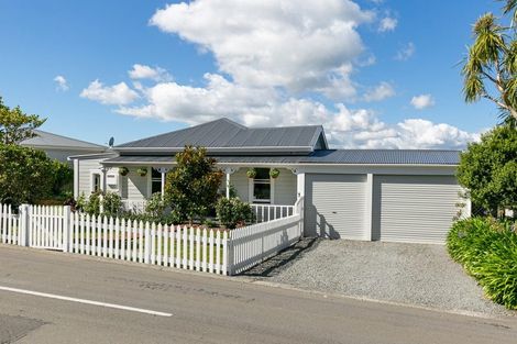 Photo of property in 8 Clifford Road, Johnsonville, Wellington, 6037