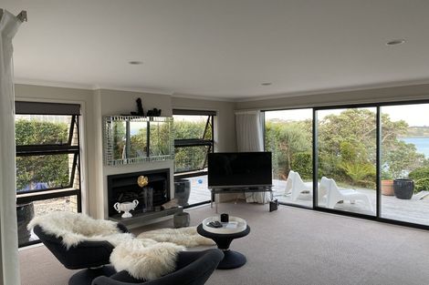 Photo of property in 997 Whangaparaoa Road, Tindalls Beach, Whangaparaoa, 0930
