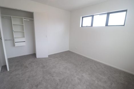 Photo of property in 18b Edgware Road, West Harbour, Auckland, 0618