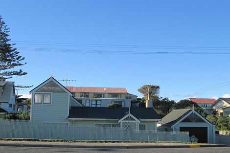Photo of property in 92 Marine Parade, Otaki Beach, Otaki, 5512
