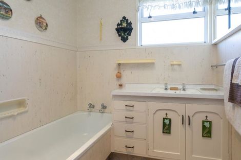 Photo of property in 23 Hammersmith Street, Richmond Heights, Taupo, 3330