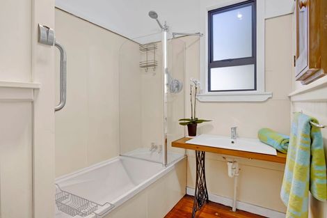 Photo of property in 11 Galt Street, Hawera, 4610