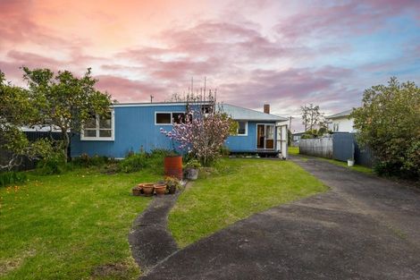 Photo of property in 7 Abbotleigh Avenue, Te Atatu Peninsula, Auckland, 0610