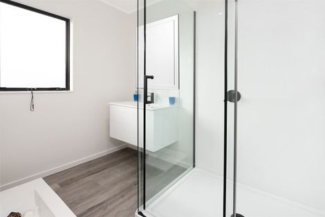 Photo of property in 2/24 Bernina Place, Weymouth, Auckland, 2103