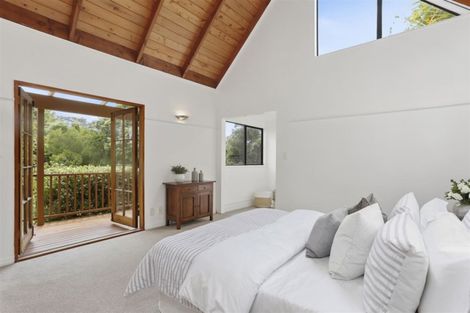 Photo of property in 411 Waitakere Road, Taupaki, Henderson, 0782